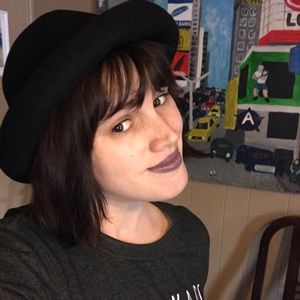 Meet your Posher, Alexis